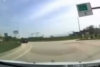 Bursa’da ters yönden giren sürücü kamerada