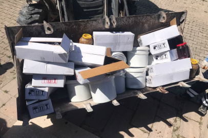Kamyondaki 4 ton kaçak gıda ürünü imha edildi