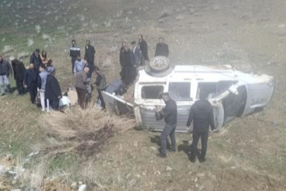 Kamyonet şarampole devrildi: 4 yaralı