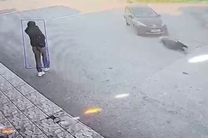 Karşıya geçmeye çalışan kadına otomobil çarptı