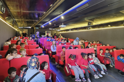 300 öğrenci tırda sinemayla buluştu