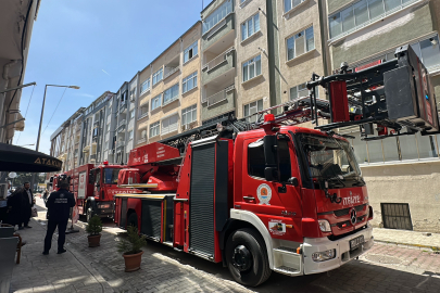 Balkonda yanan koltuk paniğe yol açtı