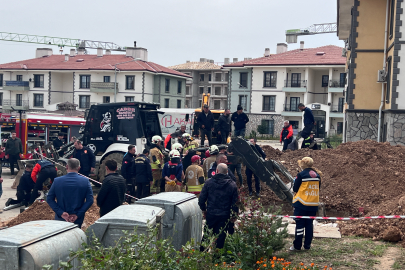 Göçük altında kalan işçi için ekipler seferber oldu