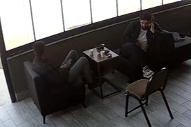 Kimse ne yaptığını anlamadı: Aracıyla etrafında dönen sürücü iş yerine çarptı