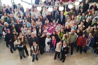 Bu okulda veliler çocuklarıyla sınava girdi...