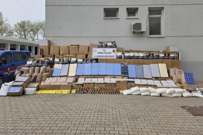 Bursa’da kaçak tütün baskını: Depo ve araçlardan servet çıktı