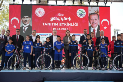 Bakan Bak: "Lütfen çocuklarınızla konuşun"