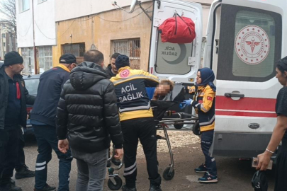 Boşanma aşamasında olduğu eşini dört yerinden bıçaklayıp eve kilitledi