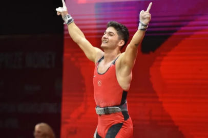 Bakan Bak, Avrupa şampiyonu Furkan Özbek’i tebrik etti