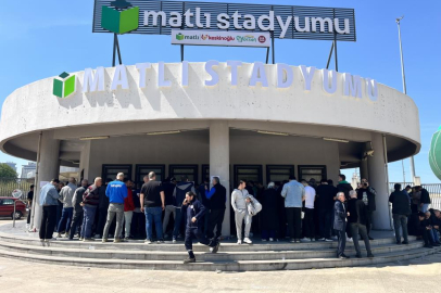 Bursaspor kombinelerine büyük ilgi, taraftar saatlerce kuyrukta bekledi