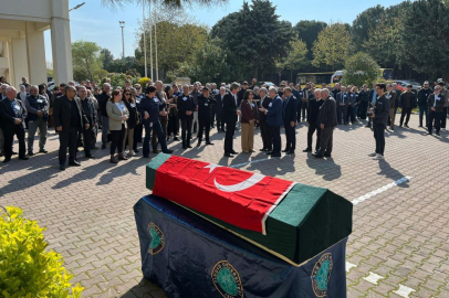 Akademisyen Doğan Yavaş, fakültesi önünden dualarla uğurlandı