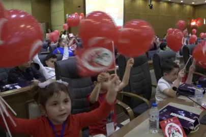 Bursalı çocuklar başkanlık ve meclis üyeliği koltuklarını devraldı