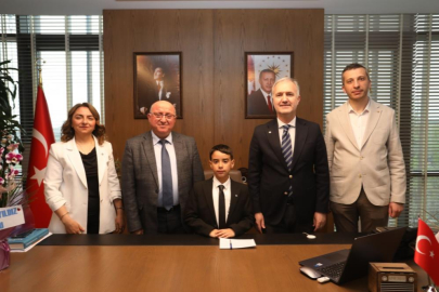 İnegöl'de başkanlık koltuğuna Umut Alp Yiğit oturdu