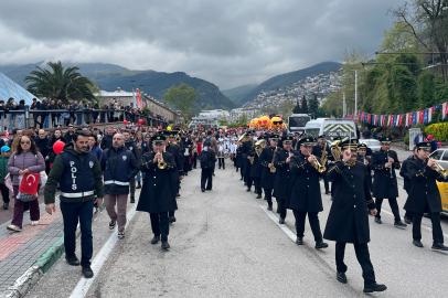 23 Nisan korteji renkli görüntülere sahne oldu