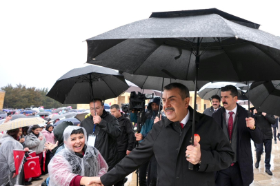 Bakan Tekin, öğrencilerle Anıtkabir’i ziyaret etti