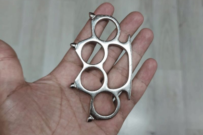 "Bana şaka yapma" dediği arkadaşına muştayla saldırdı