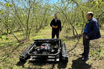 Günler süren işi 3 saatte bitiriyor, çiftçi ise hayretle izliyor