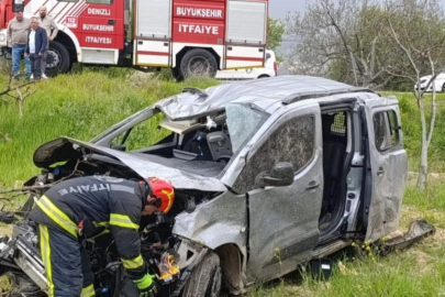 Kontrolden çıkan otomobil tarlaya girdi; 4 yaralı