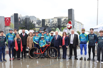 Nilüfer, 23 Nisan’ı Cumhuriyet Meydanı’nda kutladı