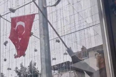 Temizlik işçisinin bayrak duyarlılığı