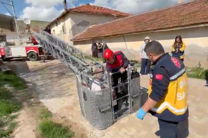 Baca temizlerken bayıldı, çatıdan itfaiye indirdi