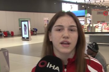 Avrupa ikincisi Kadın Güreş Milli Takımı yurda döndü