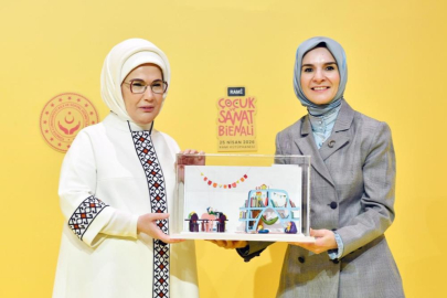 Emine Erdoğan: "Ailelerimiz, mutlaka çocuklarını Türk edebiyatına teşvik etmeli"