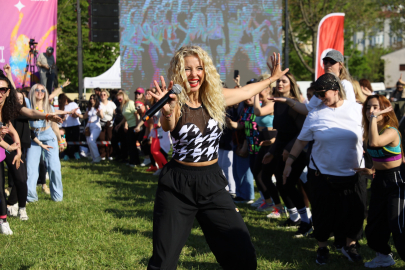 Bursa'da 'Dünya Dans Günü'nü zumba yaparak kutladılar