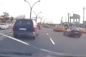 Freni boşalan kamyon 35 aracı ezdi: 7 ölü