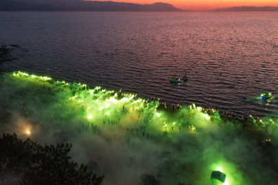 İznik sahili yeşil-beyaza boyandı