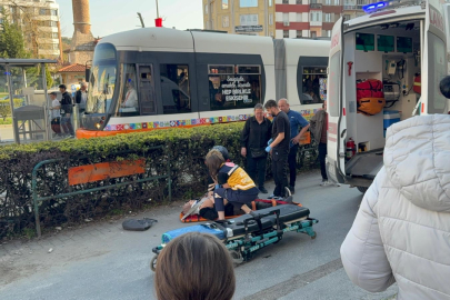 Kaldırıma çıkan araç yayayı ezdi