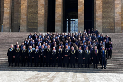 Anayasa Mahkemesi heyeti Anıtkabir’i ziyaret etti
