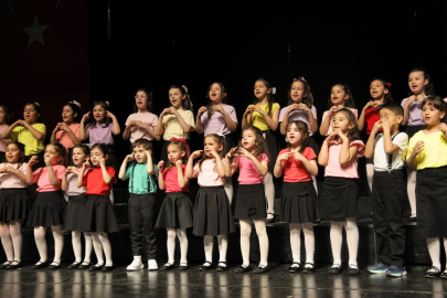 Bursa'da çocukların sesi senfoniyle yükseldi