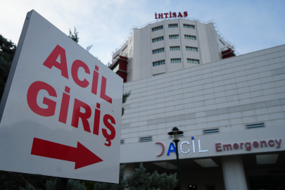 Durdurmaya çalıştığı traktörün tekerleği üzerinden geçti