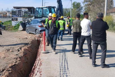 Bursa'da otomobil iş makinasına çarptı: 1 yaralı