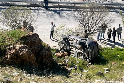 Park halindeki otomobil hareket ederek uçuruma yuvarlandı