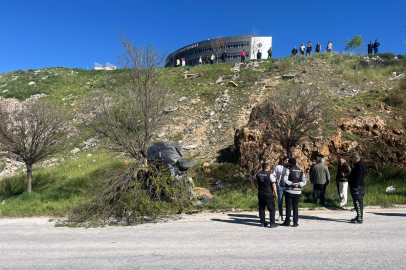 Park halindeki otomobil hareket ederek uçuruma yuvarlandı