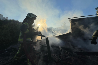 Restoran çatısı alevlere teslim oldu
