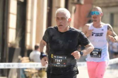 61 yaşındaki beyin cerrahı, maraton koşusunda uluslararası ödül kazandı