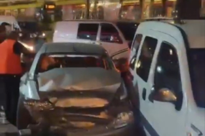 Bursa'da zincirleme kaza: 3 araç hurdaya döndü