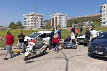 Kontrolden çıkan otomobil ışıklarda bekleyen araçlara çarptı