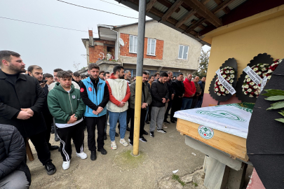 Bıçaklanarak öldürülen genç toprağa verildi