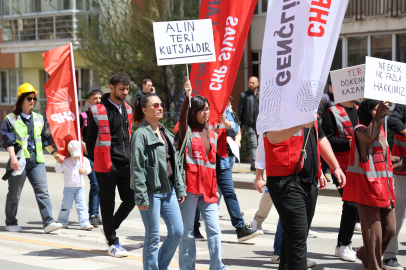 Kamu işçileri halayda, onlar ekmeğinin derdinde