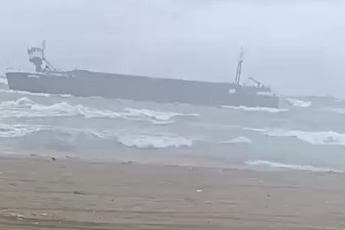 Yabancı bandıralı gemi karaya oturdu