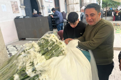 Kızını ameliyat masasında kaybeden babanın tabuttaki evladına son bakışı