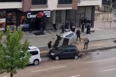 Bursa'da kontrolden çıkan otomobil takla attı