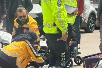 Bursa'da otomobilin çarptığı motosikletli kurye yaralandı