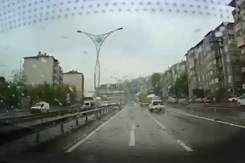 D-100'deki korkunç kaza kamerada