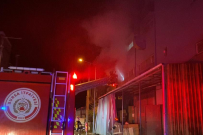 Bursa'da mobilya fabrikasında yangın...