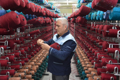 Bursa Ulu Cami'nin halıları Demirci'de dokunuyor